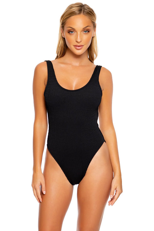 Luli Fama Pura Curiosidad Tank One Piece